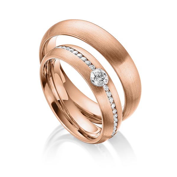 Paar klassische Memoire-Trauringe/Eheringe in Rotgold 585 vollausgefasst mit zus. 0,69 ct. Brillant tw, si von Steinberg - Q-1469-3 Paar klassische Memoire-Trauringe/Eheringe in Rotgold 585 vollausgefasst mit zus. 0,69 ct. Brillant tw, si von Steinberg - Q-1469-3