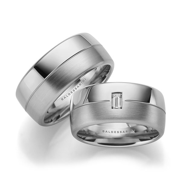 Paar klassische Trauringe/Eheringe in Edelstahl mit zus. 0,15 ct. Baguette-Diamant tw, vs - H-1031-1 Paar klassische Trauringe/Eheringe in Edelstahl mit zus. 0,15 ct. Baguette-Diamant tw, vs - H-1031-1
