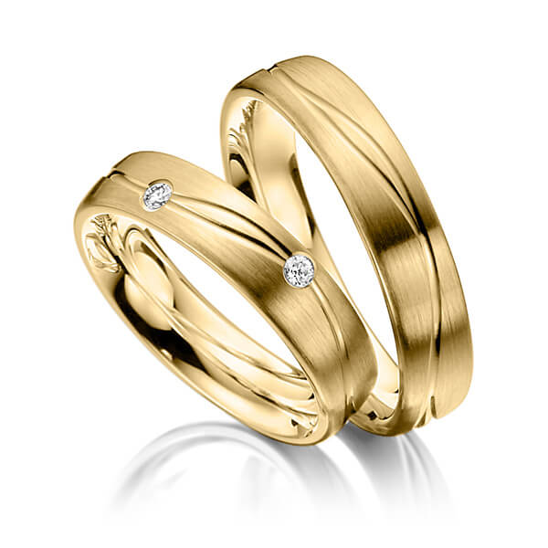 Paar klassische Trauringe/Eheringe in Gelbgold 375 mit zus. 0,06 ct. Brillant tw, si von Steinberg - T-1096-2 Paar klassische Trauringe/Eheringe in Gelbgold 375 mit zus. 0,06 ct. Brillant tw, si von Steinberg - T-1096-2