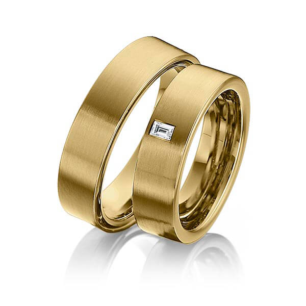 Paar klassische Trauringe/Eheringe in Gelbgold 585 mit zus. 0,08 ct. Baguette-Diamant tw, vs von 123gold - Y-1300-13 Paar klassische Trauringe/Eheringe in Gelbgold 585 mit zus. 0,08 ct. Baguette-Diamant tw, vs von 123gold - Y-1300-13