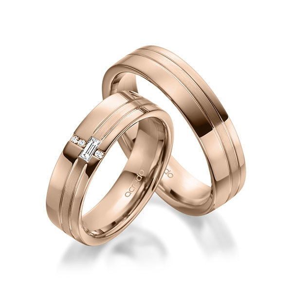 Paar klassische Trauringe/Eheringe in Rotgold 585 mit zus. 0,074 ct. Baguette-Diamant & Brillant tw, vs tw, si von acredo - A-1947-5 Paar klassische Trauringe/Eheringe in Rotgold 585 mit zus. 0,074 ct. Baguette-Diamant & Brillant tw, vs tw, si von acredo - A-1947-5