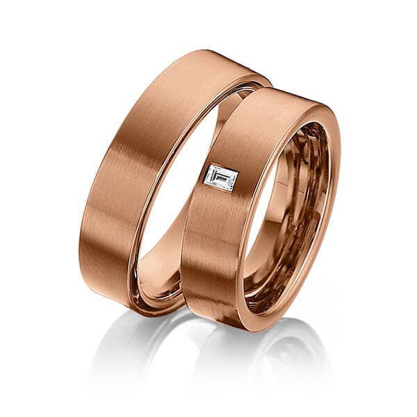 Paar klassische Trauringe/Eheringe in Rotgold 585 mit zus. 0,08 ct. Baguette-Diamant tw, vs von 123gold - Y-1300-15 Paar klassische Trauringe/Eheringe in Rotgold 585 mit zus. 0,08 ct. Baguette-Diamant tw, vs von 123gold - Y-1300-15