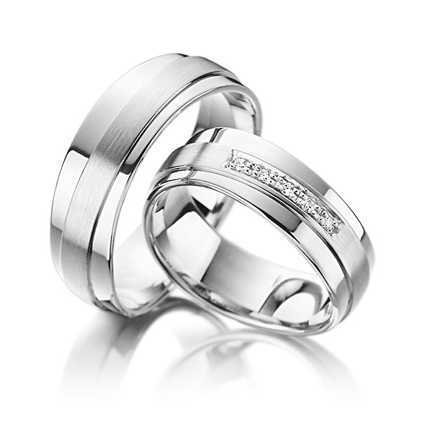 Paar klassische Trauringe/Eheringe in Weißgold 585 mit zus. 0,05 ct. Brillant tw, si von Steinberg - T-1126-2 Paar klassische Trauringe/Eheringe in Weißgold 585 mit zus. 0,05 ct. Brillant tw, si von Steinberg - T-1126-2