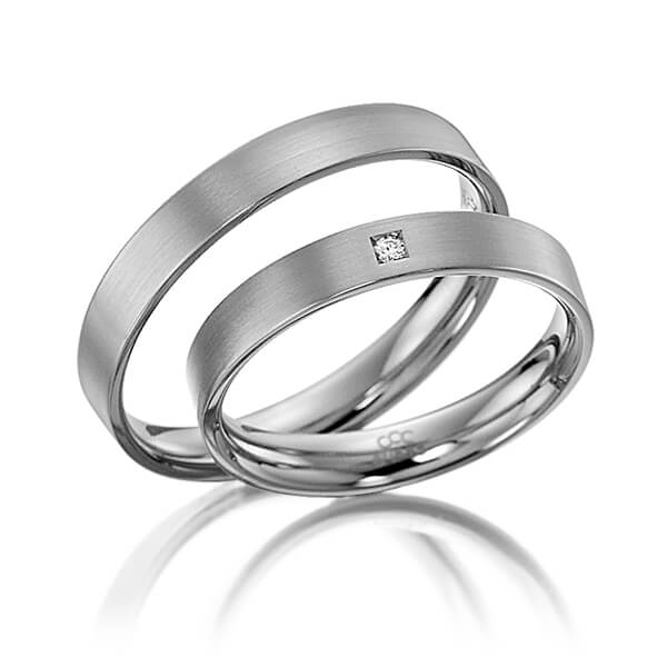 Set klassieke trouwringen in dark grey gold 14 kt. met in totaal 0,015 ct. Briljant tw/si van acredo - A-4012-2 Set klassieke trouwringen in dark grey gold 14 kt. met in totaal 0,015 ct. Briljant tw/si van acredo - A-4012-2