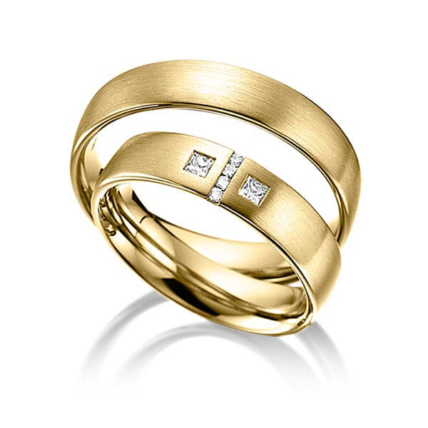Set klassieke trouwringen in geelgoud 14 kt. met in totaal 0,132 ct. Briljant & Princess-Diamant tw/si van acredo - A-6004-3 Set klassieke trouwringen in geelgoud 14 kt. met in totaal 0,132 ct. Briljant & Princess-Diamant tw/si van acredo - A-6004-3