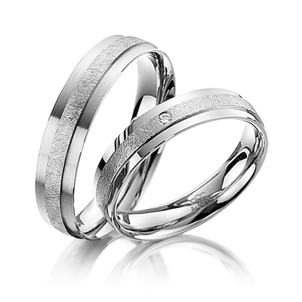 Set Klassieke trouwringen in grijsgoud 14 kt. met in totaal 0,015 ct. Briljant tw/si van acredo - A-4011-3 Set Klassieke trouwringen in grijsgoud 14 kt. met in totaal 0,015 ct. Briljant tw/si van acredo - A-4011-3