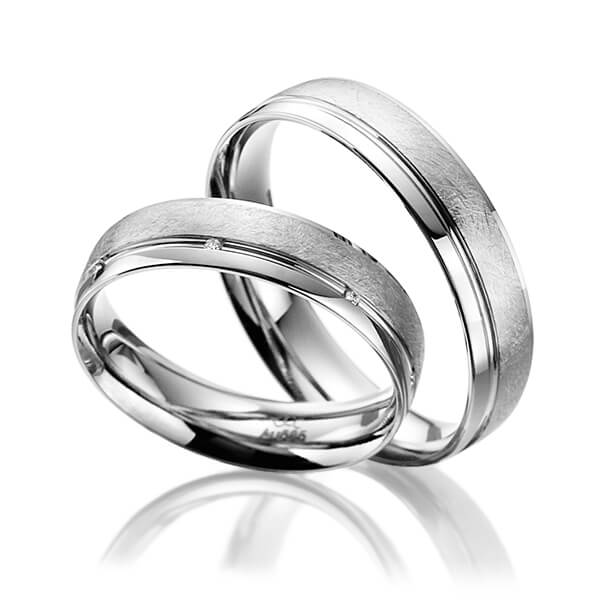 Set Klassieke trouwringen in grijsgoud 14 kt. met in totaal 0,035 ct. Briljant tw/si van acredo - A-4007-5 Set Klassieke trouwringen in grijsgoud 14 kt. met in totaal 0,035 ct. Briljant tw/si van acredo - A-4007-5