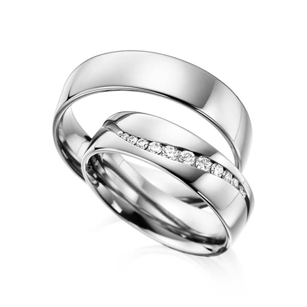 Set klassieke trouwringen in grijsgoud 14 kt. met in totaal 0,206 ct. Briljant tw/si van acredo - A-6006-6 Set klassieke trouwringen in grijsgoud 14 kt. met in totaal 0,206 ct. Briljant tw/si van acredo - A-6006-6