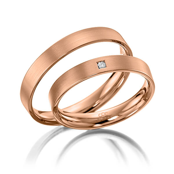 Set klassieke trouwringen in roodgoud 14 kt. met in totaal 0,015 ct. Briljant tw/si van acredo - A-4012-3 Set klassieke trouwringen in roodgoud 14 kt. met in totaal 0,015 ct. Briljant tw/si van acredo - A-4012-3