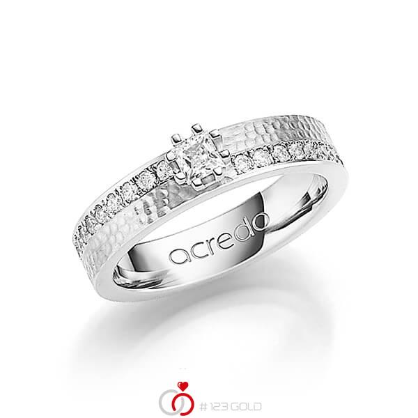 klassischer Trauring/Ehering in Weißgold 585 gehämmert Struktur mit zus. 0,74 ct. Brillant & Prinzess-Diamant tw, si von acredo - A-1247-12 klassischer Trauring/Ehering in Weißgold 585 gehämmert Struktur mit zus. 0,74 ct. Brillant & Prinzess-Diamant tw, si von acredo - A-1247-12