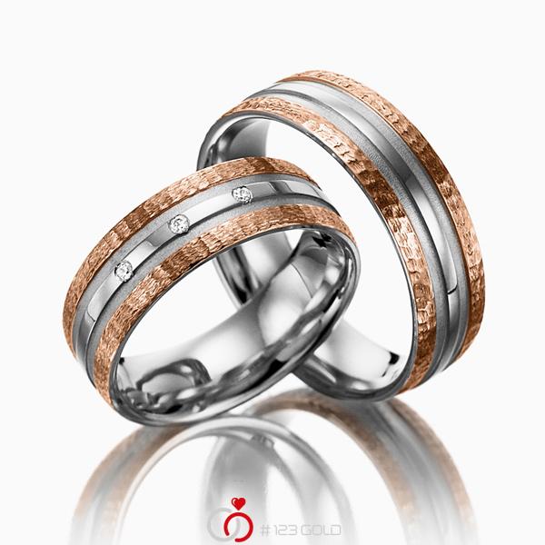 Paar bicolor Trauringe/Eheringe in Weißgold 585 Rotgold 585 gehämmert Struktur, mit zus. 0,03 ct. Brillant tw, si von Merii - M-1051-7 Paar bicolor Trauringe/Eheringe in Weißgold 585 Rotgold 585 gehämmert Struktur, mit zus. 0,03 ct. Brillant tw, si von Merii - M-1051-7