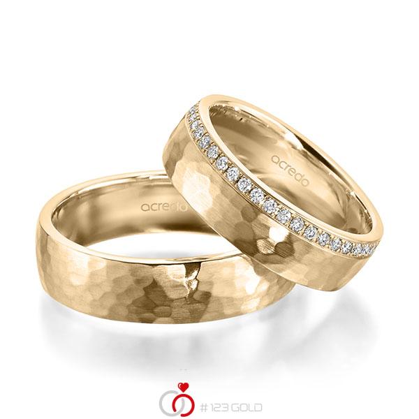 Paar klassische Memoire-Trauringe/Eheringe in Roségold 585 gehämmert Struktur halbausgefasst mit zus. 0,22 ct. Brillant tw, si von acredo - A-1957-2 Paar klassische Memoire-Trauringe/Eheringe in Roségold 585 gehämmert Struktur halbausgefasst mit zus. 0,22 ct. Brillant tw, si von acredo - A-1957-2