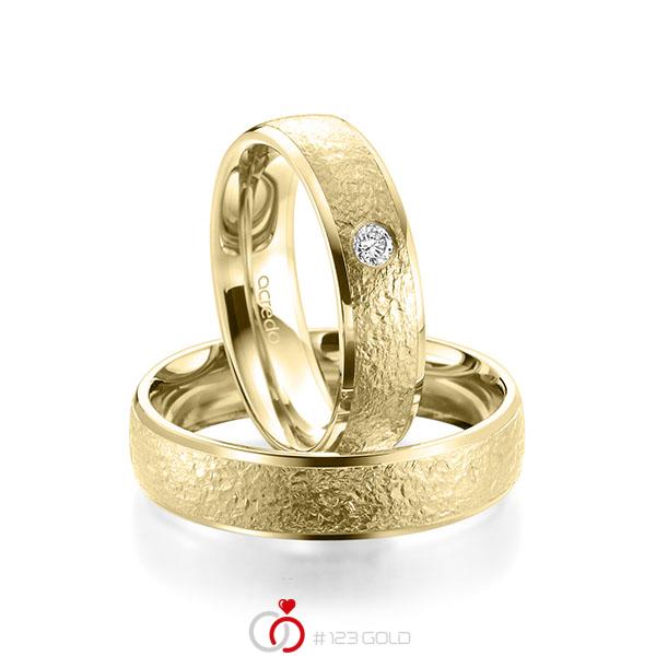 Paar klassische Trauringe/Eheringe in Gelbgold 585 , crushed Struktur mit zus. 0,08 ct. Brillant tw, si von acredo - A-1961-6 Paar klassische Trauringe/Eheringe in Gelbgold 585 , crushed Struktur mit zus. 0,08 ct. Brillant tw, si von acredo - A-1961-6