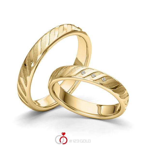 Paar klassische Trauringe/Eheringe in Gelbgold 585 Laser Struktur mit zus. 0,015 ct. Brillant tw, si von 123gold - Y-1390-3 Paar klassische Trauringe/Eheringe in Gelbgold 585 Laser Struktur mit zus. 0,015 ct. Brillant tw, si von 123gold - Y-1390-3