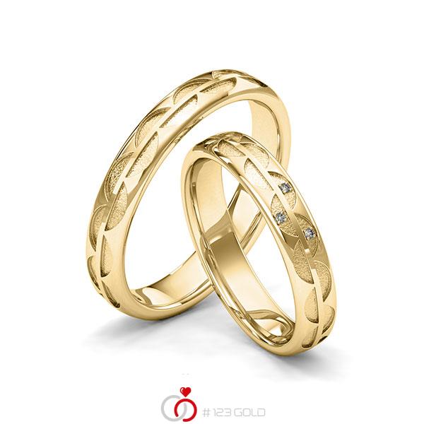 Paar klassische Trauringe/Eheringe in Gelbgold 585 Laser Struktur mit zus. 0,015 ct. Brillant tw, si von 123gold - Y-1394-3 Paar klassische Trauringe/Eheringe in Gelbgold 585 Laser Struktur mit zus. 0,015 ct. Brillant tw, si von 123gold - Y-1394-3