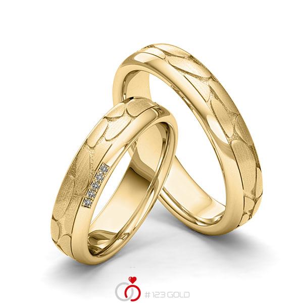 Paar klassische Trauringe/Eheringe in Gelbgold 585 Laser Struktur mit zus. 0,025 ct. Brillant tw, si von 123gold - Y-1388-4 Paar klassische Trauringe/Eheringe in Gelbgold 585 Laser Struktur mit zus. 0,025 ct. Brillant tw, si von 123gold - Y-1388-4
