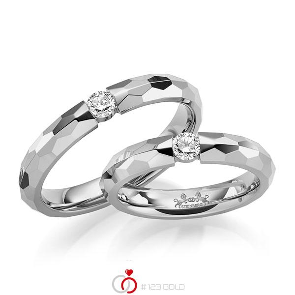 Paar klassische Trauringe/Eheringe in Platin 600 mit zus. 0,24 ct. Brillant tw, si von Steinberg - Q-1682-2 Paar klassische Trauringe/Eheringe in Platin 600 mit zus. 0,24 ct. Brillant tw, si von Steinberg - Q-1682-2