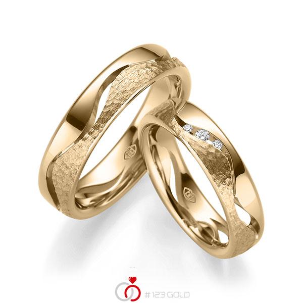 Paar klassische Trauringe/Eheringe in Roségold 585 , gehämmert Struktur mit zus. 0,036 ct. Brillant tw, si von Merii - M-1323-10 Paar klassische Trauringe/Eheringe in Roségold 585 , gehämmert Struktur mit zus. 0,036 ct. Brillant tw, si von Merii - M-1323-10
