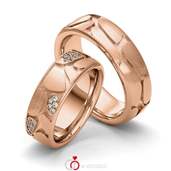 Paar klassische Trauringe/Eheringe in Rotgold 585 Laser Struktur mit zus. 0,12 ct. Brillant tw, si von 123gold - Y-1411-5 Paar klassische Trauringe/Eheringe in Rotgold 585 Laser Struktur mit zus. 0,12 ct. Brillant tw, si von 123gold - Y-1411-5