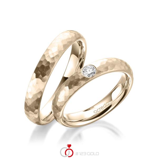 Paar klassische Trauringe/Eheringe in Signature Gold 585 gehämmert Struktur mit zus. 0,15 ct. Brillant tw, si von acredo - A-1962-6 Paar klassische Trauringe/Eheringe in Signature Gold 585 gehämmert Struktur mit zus. 0,15 ct. Brillant tw, si von acredo - A-1962-6
