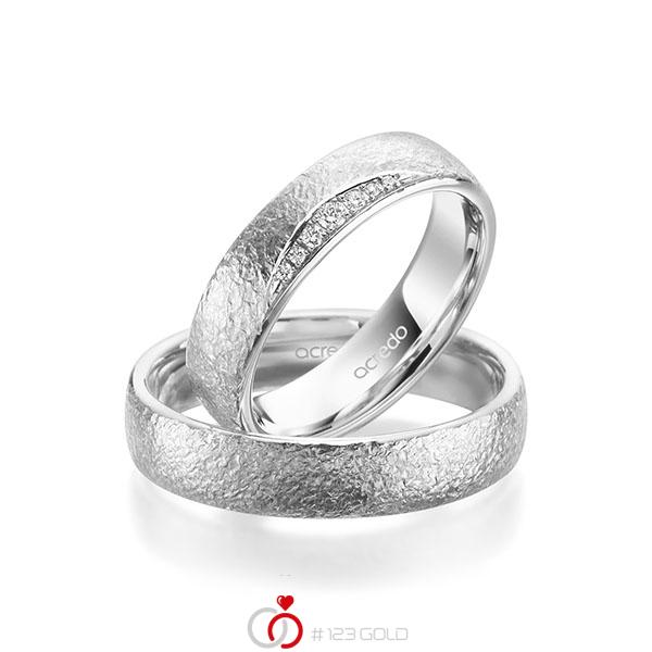 Paar klassische Trauringe/Eheringe in Weissgold 585 crushed Struktur mit zus. 0,06 ct. Brillant tw, si von acredo - A-1960-3 Paar klassische Trauringe/Eheringe in Weissgold 585 crushed Struktur mit zus. 0,06 ct. Brillant tw, si von acredo - A-1960-3