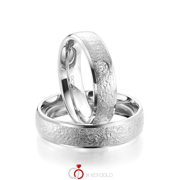 Paar klassische Trauringe/Eheringe in Weissgold 585 , crushed Struktur mit zus. 0,08 ct. Brillant tw, si von acredo - A-1961-8 Paar klassische Trauringe/Eheringe in Weissgold 585 , crushed Struktur mit zus. 0,08 ct. Brillant tw, si von acredo - A-1961-8