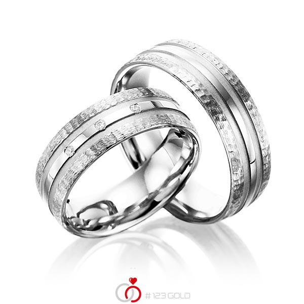 Paar klassische Trauringe/Eheringe in Weißgold 585 gehämmert Struktur, mit zus. 0,03 ct. Brillant tw, si von Merii - M-1051-6 Paar klassische Trauringe/Eheringe in Weißgold 585 gehämmert Struktur, mit zus. 0,03 ct. Brillant tw, si von Merii - M-1051-6