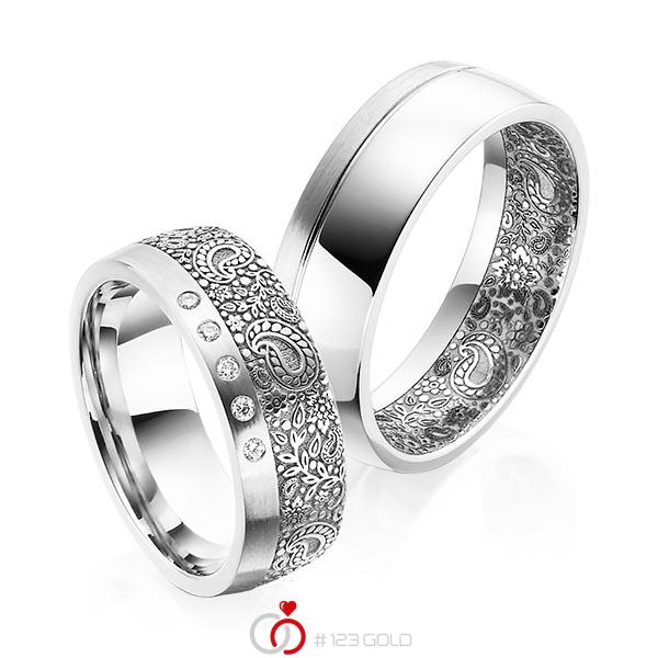 Paar klassische Trauringe/Eheringe in Weissgold 585 Laser Struktur mit zus. 0,05 ct. Brillant tw, si von 123gold - Y-1385-1 Paar klassische Trauringe/Eheringe in Weissgold 585 Laser Struktur mit zus. 0,05 ct. Brillant tw, si von 123gold - Y-1385-1