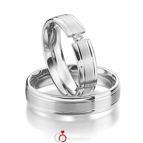 Paar klassische Trauringe/Eheringe in Weißgold 585 mit zus. 0,05 ct. Brillant tw, si von Steinberg - Q-1180-10 Paar klassische Trauringe/Eheringe in Weißgold 585 mit zus. 0,05 ct. Brillant tw, si von Steinberg - Q-1180-10
