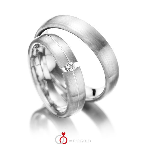 Paar klassische Trauringe/Eheringe in Weißgold 585 mit zus. 0,05 ct. Brillant tw, si von Steinberg - Q-1244-8 Paar klassische Trauringe/Eheringe in Weißgold 585 mit zus. 0,05 ct. Brillant tw, si von Steinberg - Q-1244-8