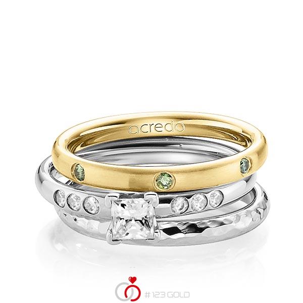 Set in geelgoud 14 kt. met 0,4 ct. + in totaal 0,26 ct. Briljant & Princess-Diamant Apple Green tw,vs tw/si van acredo - A-1289-2 Set in geelgoud 14 kt. met 0,4 ct. + in totaal 0,26 ct. Briljant & Princess-Diamant Apple Green tw,vs tw/si van acredo - A-1289-2
