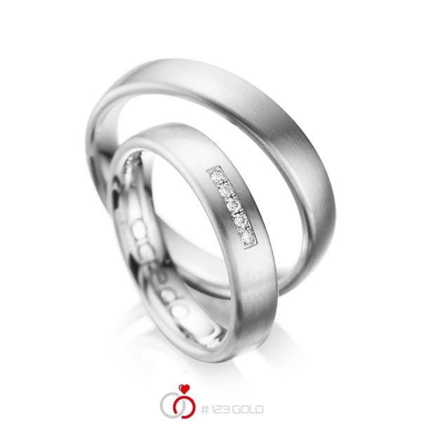 Set klassieke trouwringen in witgoud 14 kt. met in totaal 0,05 ct. Briljant tw/si van acredo - A-1052-4 Set klassieke trouwringen in witgoud 14 kt. met in totaal 0,05 ct. Briljant tw/si van acredo - A-1052-4