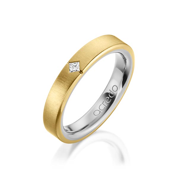 Bicolor trouwring in buiten geelgoud 14 kt. , binnen grijsgoud 14 kt. met in totaal 0,05 ct. Princess-Diamant tw/si van acredo