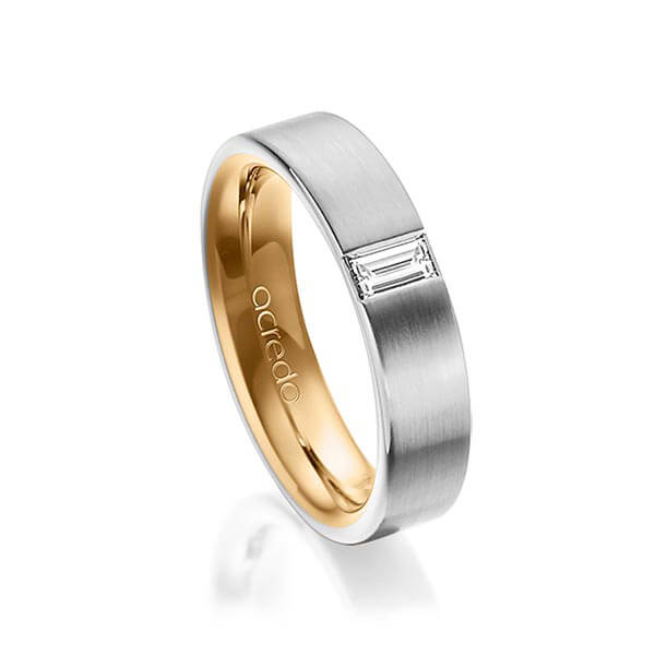 Bicolor trouwring in buiten grijsgoud 14 kt. , binnen roségoud 14 kt. met in totaal 0,2 ct. Baguette-Diamant tw,vs van acredo - A-1481-2 Bicolor trouwring in buiten grijsgoud 14 kt. , binnen roségoud 14 kt. met in totaal 0,2 ct. Baguette-Diamant tw,vs van acredo - A-1481-2