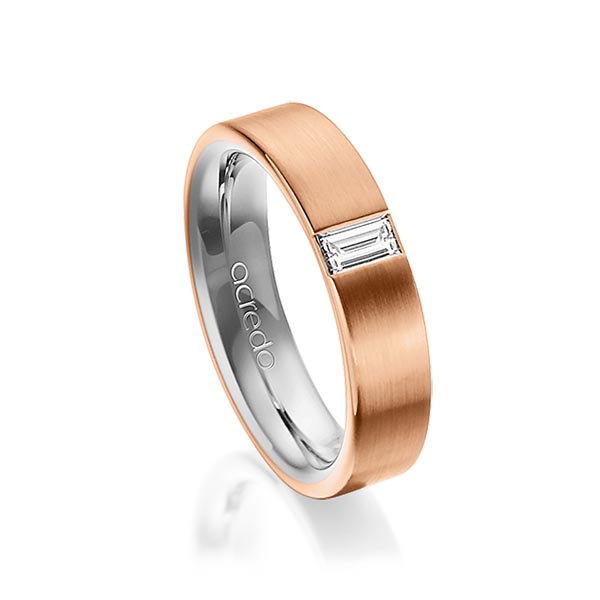 Bicolor trouwring in buiten roodgoud 14 kt. , binnen 600 Platinahoudend metaal (60%) met in totaal 0,2 ct. Baguette-Diamant tw,vs van acredo - A-1481-11 Bicolor trouwring in buiten roodgoud 14 kt. , binnen 600 Platinahoudend metaal (60%) met in totaal 0,2 ct. Baguette-Diamant tw,vs van acredo - A-1481-11
