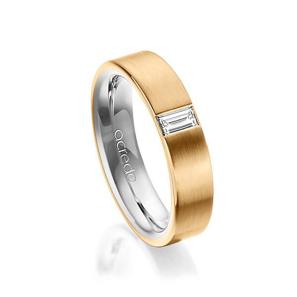 Bicolor trouwring in buiten roségoud 18 kt. , binnen platina 950 met in totaal 0,2 ct. Baguette-Diamant tw,vs van acredo
