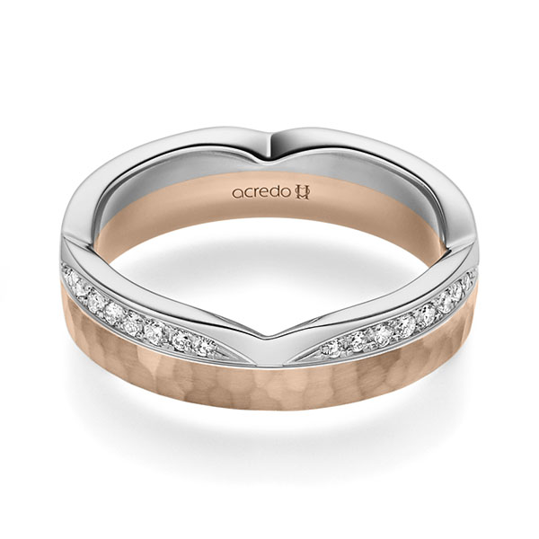 Bicolor trouwring in grijsgoud 14 kt. roodgoud 14 kt. , hamerslag met in totaal 0,128 ct. Briljant tw/si van acredo - A-2365-15 Bicolor trouwring in grijsgoud 14 kt. roodgoud 14 kt. , hamerslag met in totaal 0,128 ct. Briljant tw/si van acredo - A-2365-15