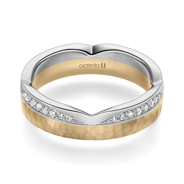 Bicolor trouwring in grijsgoud 14 kt. roségoud 14 kt. , hamerslag met in totaal 0,128 ct. Briljant tw/si van acredo