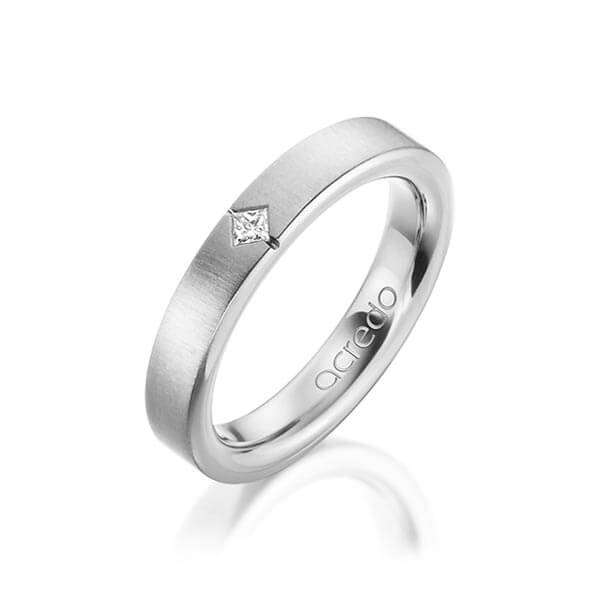 klassieke trouwring in buiten witgoud 14 kt. , binnen witgoud 14 kt. met in totaal 0,05 ct. Princess-Diamant tw/si van acredo
