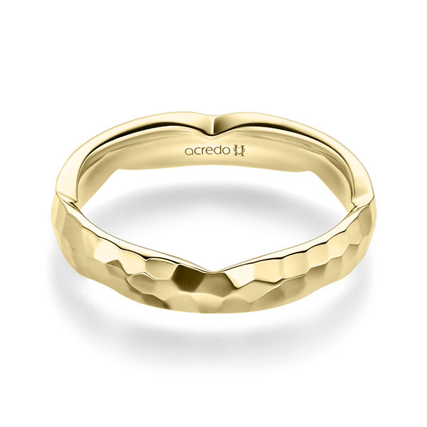 Klassieke trouwring in geelgoud 14 kt. hamerslag van acredo Klassieke trouwring in geelgoud 14 kt. hamerslag van acredo