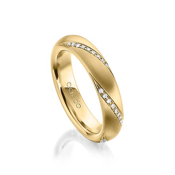 klassieke trouwring in geelgoud 18 kt. met in totaal 0,225 ct. Briljant tw/si van acredo