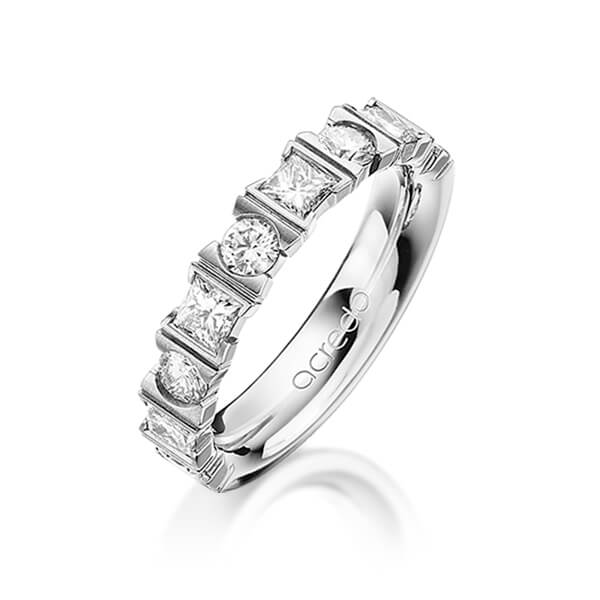 klassieke trouwring in grijsgoud 14 kt. met in totaal 1,2 ct. Princess-Diamant & Briljant tw,vs van acredo - A-1245-3 klassieke trouwring in grijsgoud 14 kt. met in totaal 1,2 ct. Princess-Diamant & Briljant tw,vs van acredo - A-1245-3