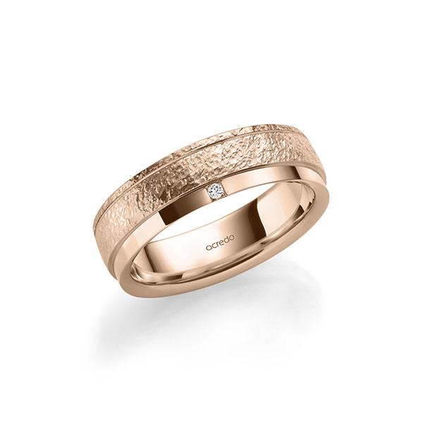 Klassieke trouwring in roodgoud 14 kt. crushed, met in totaal 0,03 ct. Princess-Diamant tw/si van acredo