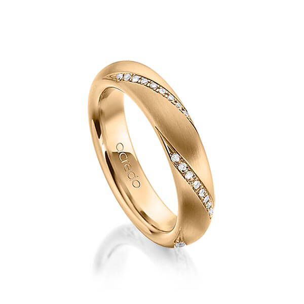 klassieke trouwring in roségoud 18 kt. met in totaal 0,225 ct. Briljant tw/si van acredo