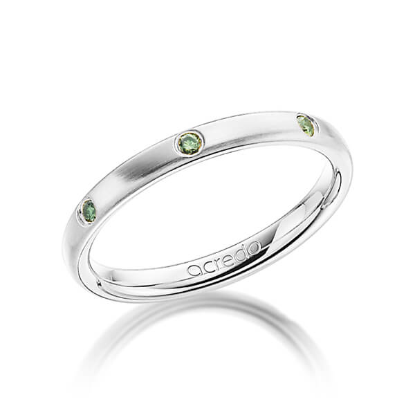 klassieke trouwring in witgoud 14 kt. met in totaal 0,14 ct. Briljant Apple Green van acredo