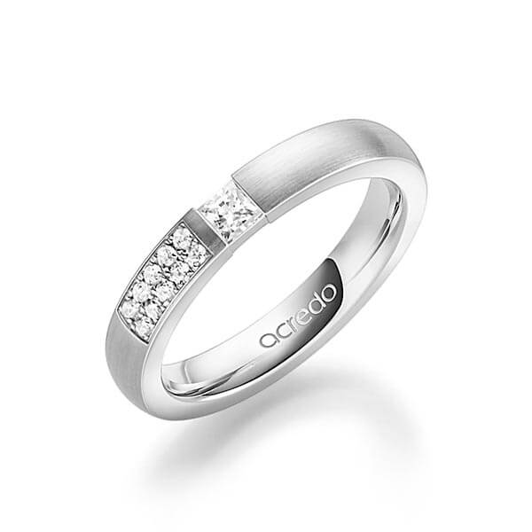 klassieke trouwring in witgoud 14 kt. met in totaal 0,25 ct. Princess-Diamant & Briljant tw/si van acredo