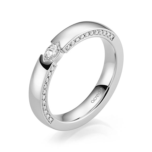klassieke trouwring in witgoud 14 kt. met in totaal 0,37 ct. Briljant tw,vs tw/si van acredo