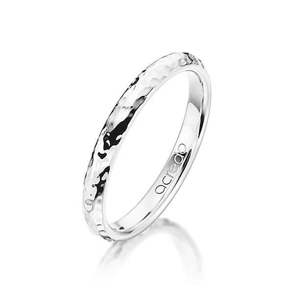 klassieke trouwring in witgoud 18 kt. hamerslag van acredo klassieke trouwring in witgoud 18 kt. hamerslag van acredo