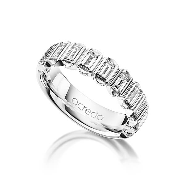 klassischer Trauring/Ehering in Weißgold 375 mit zus. 1,2 ct. Baguette-Diamant tw, vs von acredo - A-1220-1