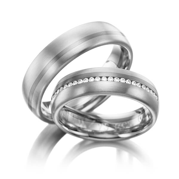 Paar bicolor Memoire-Trauringe/Eheringe in Weißgold 585 Graugold dunkel 585 vollausgefasst mit zus. 0,384 ct. Brillant tw, si von 123GOLD